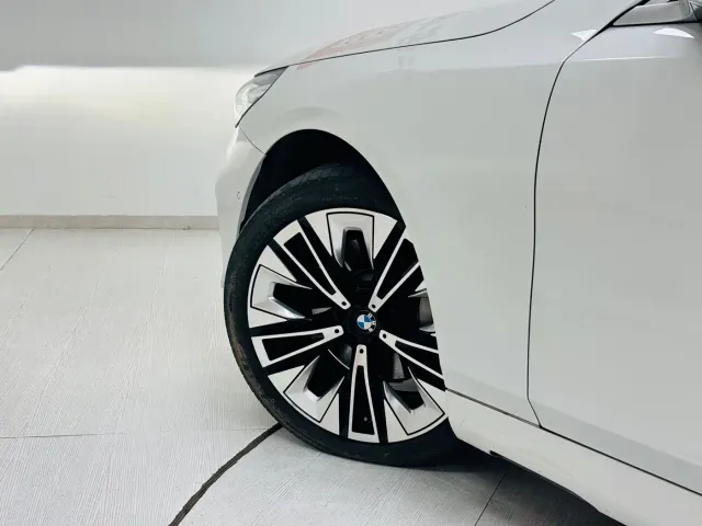 BMW 5 Series — Фото автомобиля 23