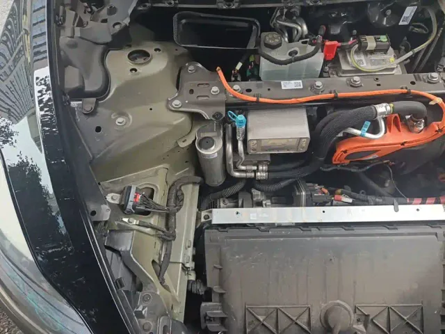 Tesla Model 3 — Фото автомобиля 21