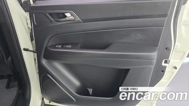 KG_Mobility_Ssangyong Rexton Новый Rexton Sport Khan Дизель 2.2 4WD — Фото автомобиля 22