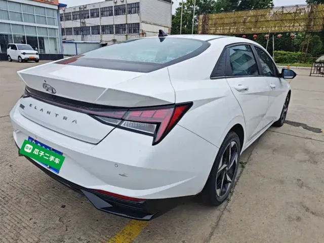 Hyundai Elantra — Фото автомобиля 6