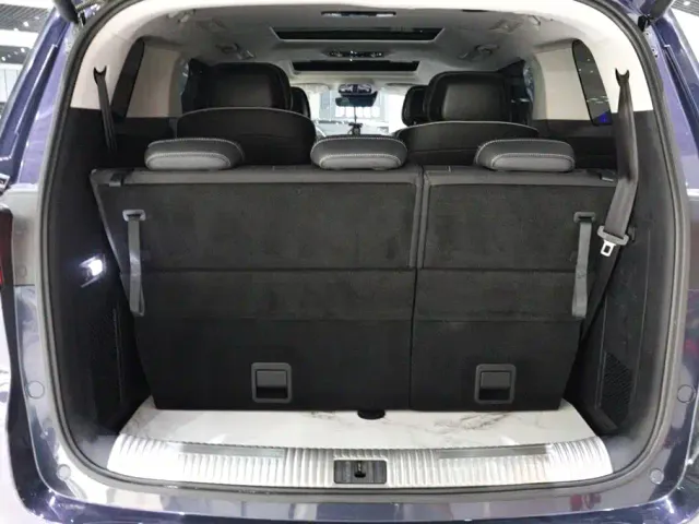 Roewe iMAX8 — Фото автомобиля 25