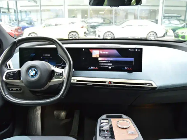 BMW iX — Фото автомобиля 7
