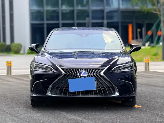 Lexus ES — Фото автомобиля 2