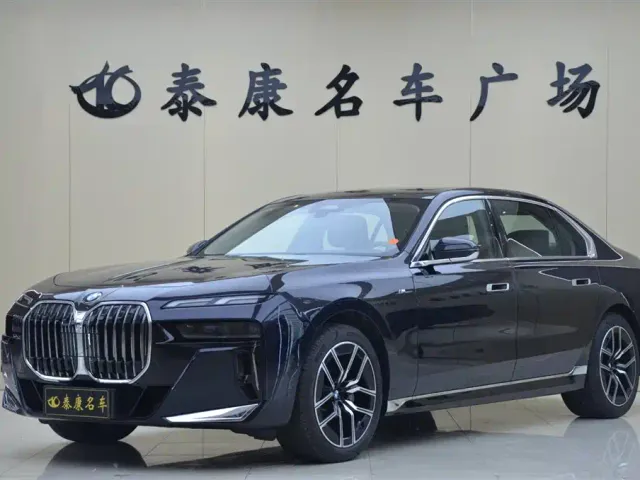Фотография автомобиля — BMW 7 Series