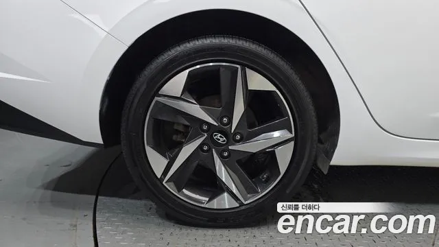 Hyundai Avante CN7 — Фото автомобиля 5