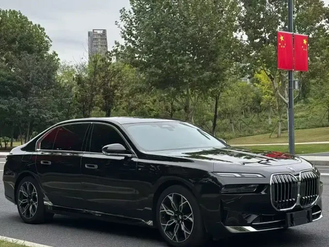 BMW 7 Series — Фото автомобиля 3