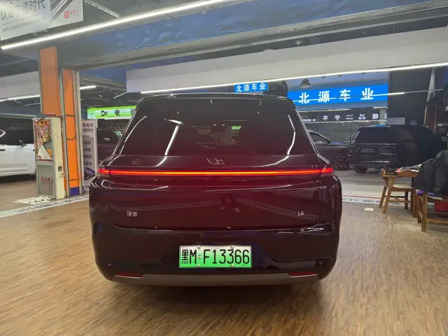Li Auto L8 — Фото автомобиля 8