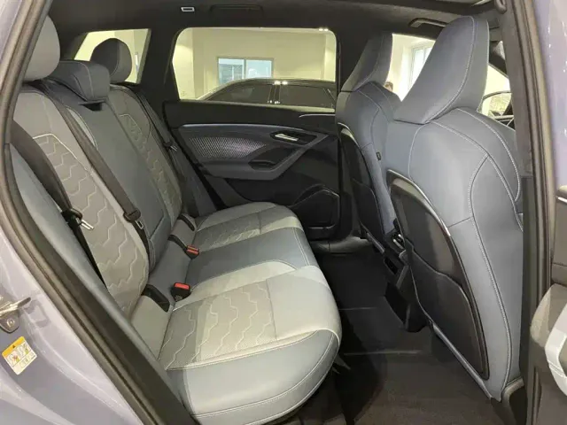 Audi Q6L e-tron — Фото автомобиля 8