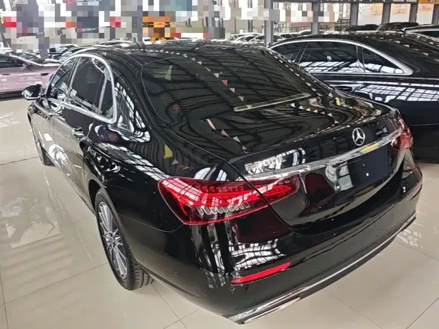 Mercedes-Benz E-Class — Фото автомобиля 4