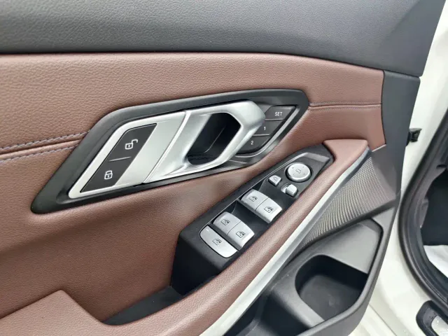 BMW 3 Series — Фото автомобиля 11
