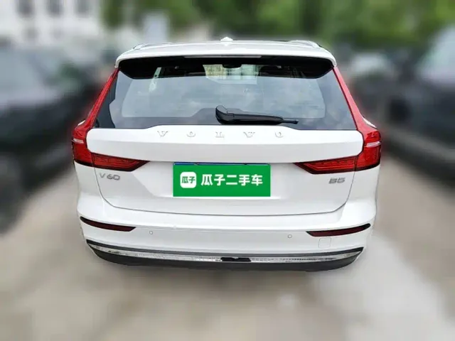 Volvo V60 — Фото автомобиля 7