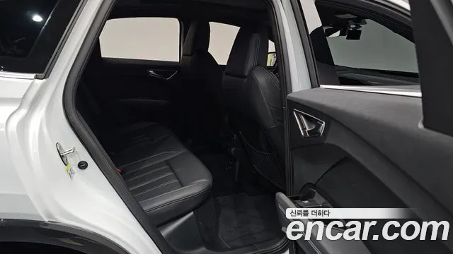 Audi Q4 e-tron — Фото автомобиля 10