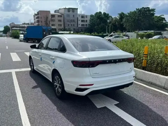 Geely Emgrand — Фото автомобиля 6