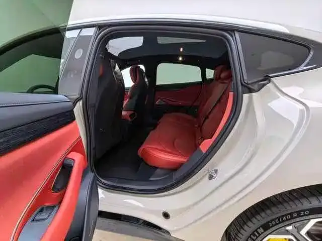 Xiaomi SU7 — Фото автомобиля 9