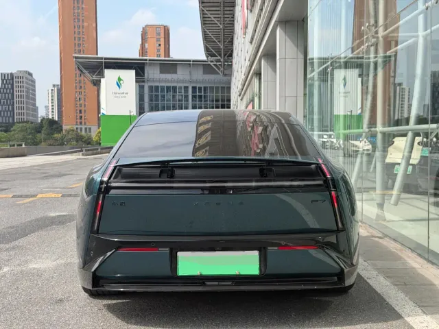 Xpeng P7 — Фото автомобиля 9