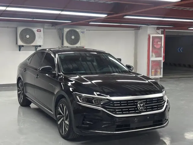 Volkswagen Passat — Фото автомобиля 3