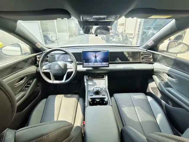 BYD Qin L — Фото автомобиля 10