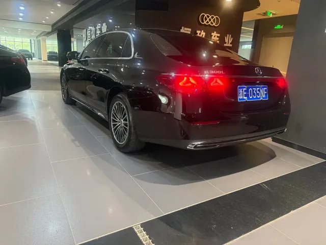 Mercedes-Benz E-Class — Фото автомобиля 6