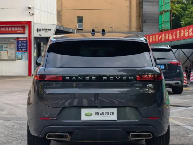 Land Rover Range Rover Sport — Фото автомобиля 12
