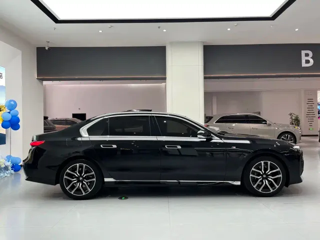BMW 7 Series — Фото автомобиля 4