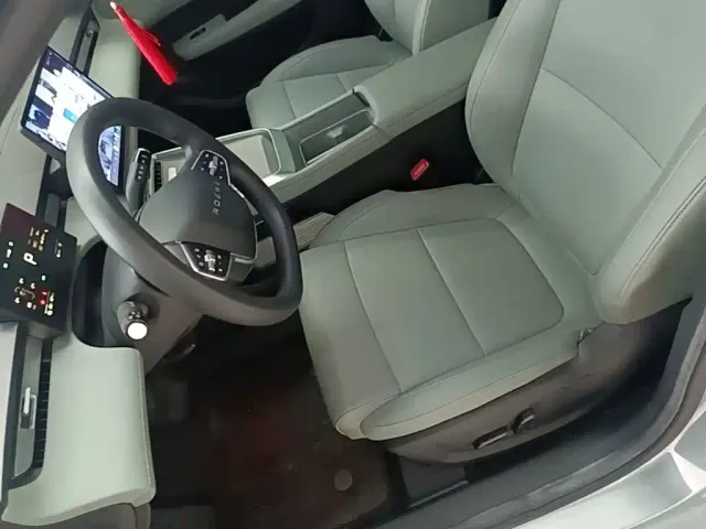 Roewe D6 — Фото автомобиля 10