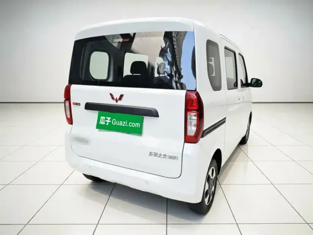Wuling Zhiguang NEV — Фото автомобиля 6