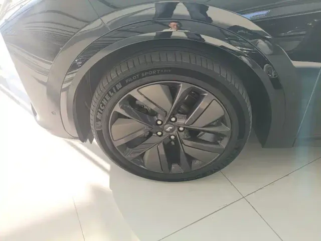 Li Auto L7 — Фото автомобиля 22