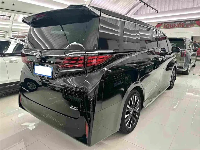 Toyota Alphard — Фото автомобиля 18