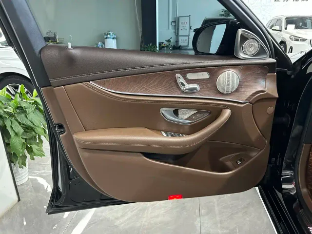 Mercedes-Benz E-Class — Фото автомобиля 10
