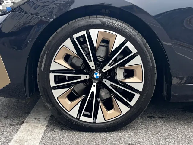 BMW 5 Series — Фото автомобиля 7