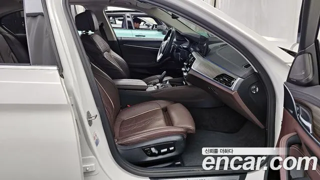 BMW 5-Series 5 серия (G30) — Фото автомобиля 11