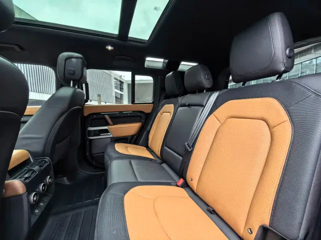 Land Rover Defender — Фото автомобиля 15