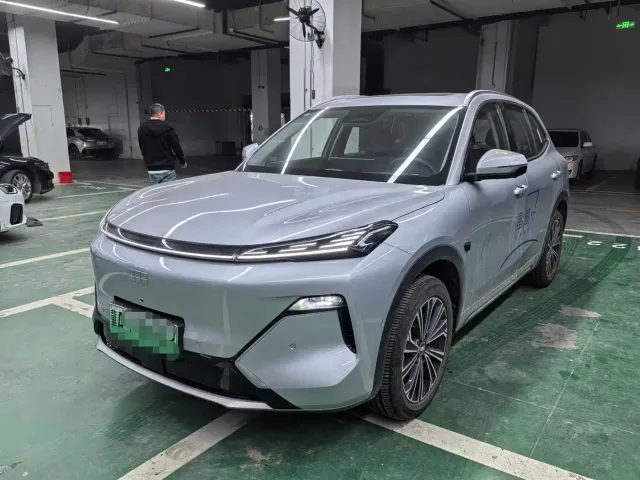 Фотография автомобиля — Geely Galaxy Starship 7 EM-i