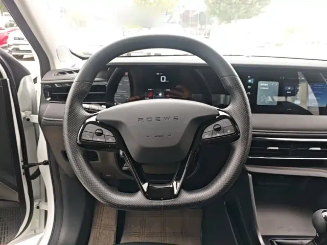 Roewe i5 — Фото автомобиля 10