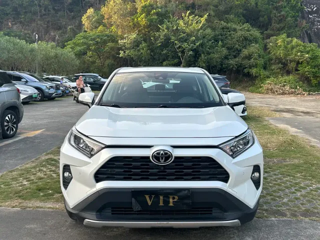 Toyota RAV4 — Фото автомобиля 2