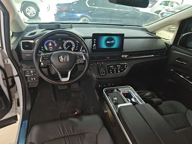 Honda Elysion — Фото автомобиля 9
