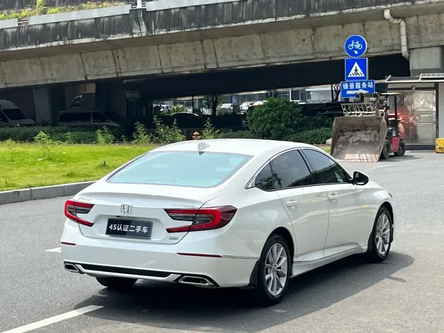 Honda Accord — Фото автомобиля 5