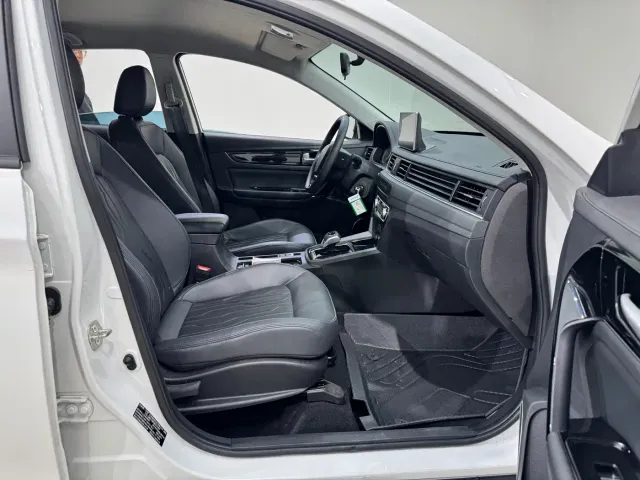 Forthing Fengxing S60EV — Фото автомобиля 12