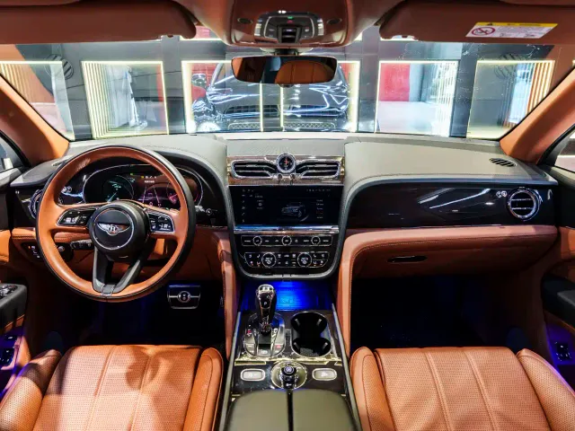 Bentley Bentayga — Фото автомобиля 19