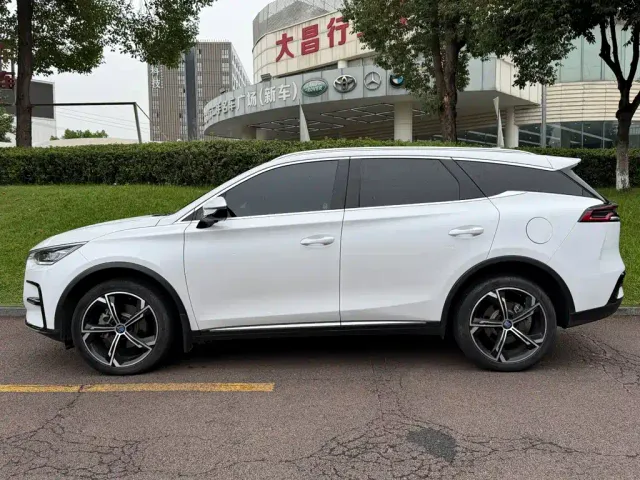 BYD Tang — Фото автомобиля 3