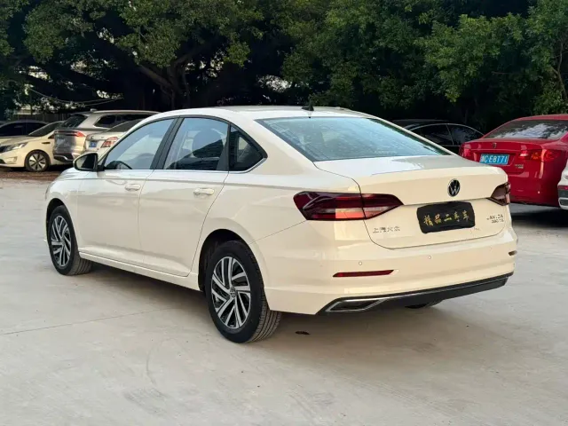 Volkswagen Lavida — Фото автомобиля 9