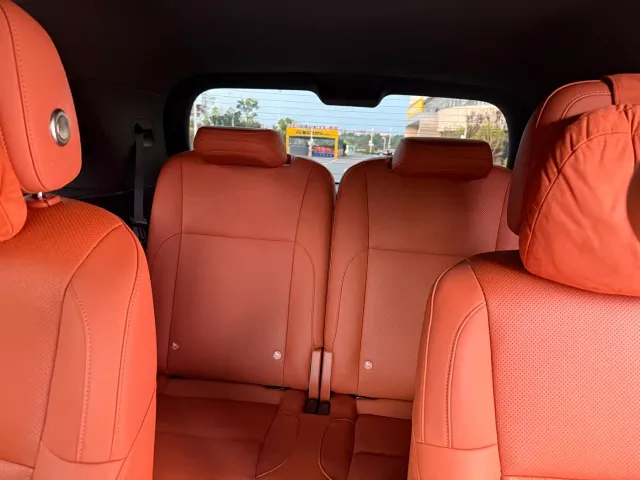 Li Auto L8 — Фото автомобиля 7