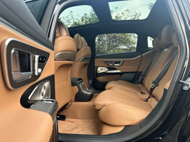 Mercedes-Benz E-Class — Фото автомобиля 8