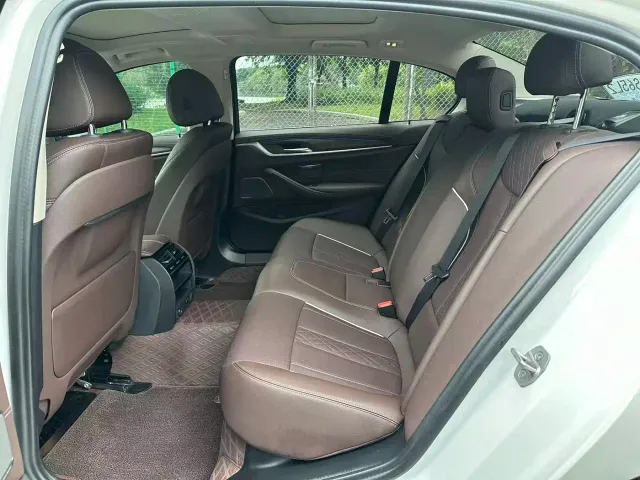 BMW 5 Series — Фото автомобиля 10