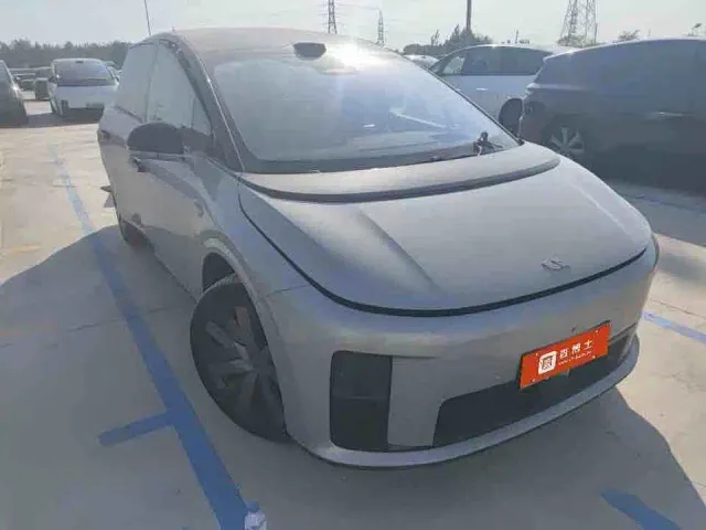 Li Auto i8 — Фото автомобиля 3