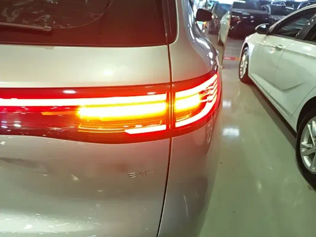 Geely Galaxy Starship 7 EM-i — Фото автомобиля 7