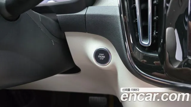 Volvo XC40 — Фото автомобиля 28