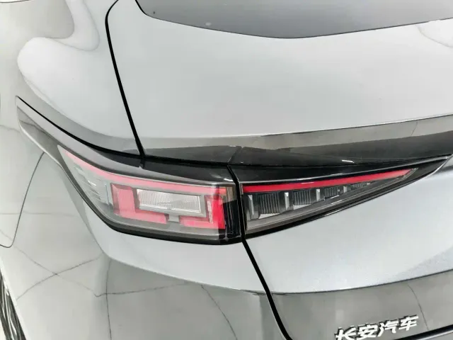 Changan Eado — Фото автомобиля 18