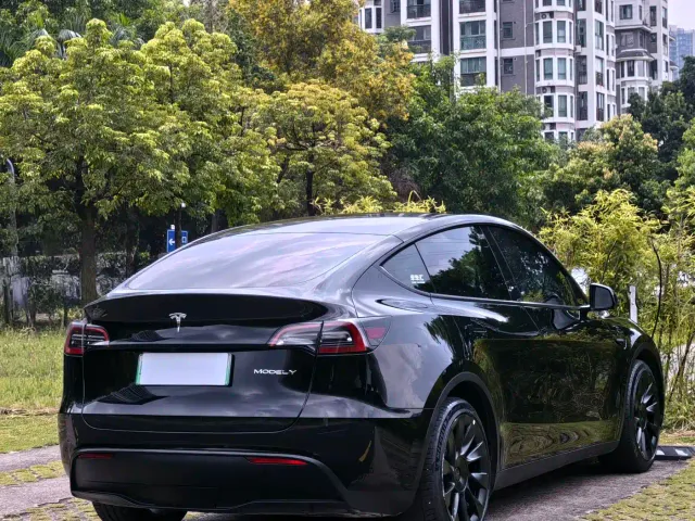 Tesla Model Y — Фото автомобиля 9