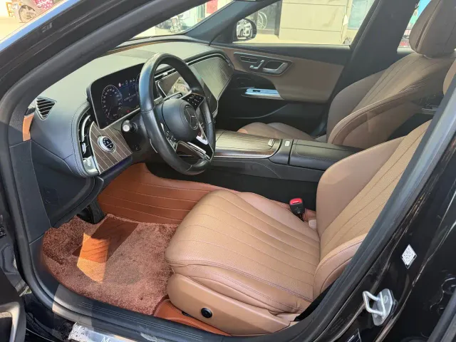 Mercedes-Benz E-Class — Фото автомобиля 4